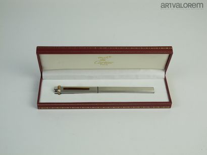 null CARTIER

Rollerball pen model "Must" in brushed steel and gold plated metal...