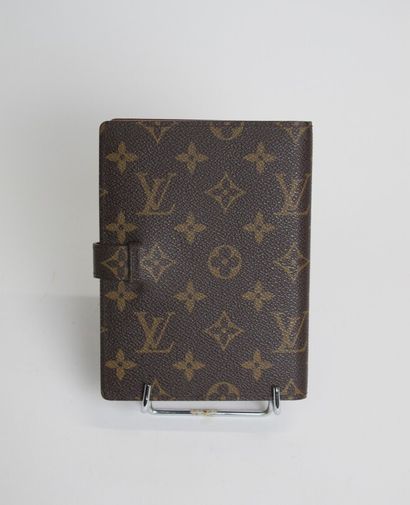 null LOUIS VUITTON

Porte cartes en toile monogram

16,5 x 12 cm

(Bon état)