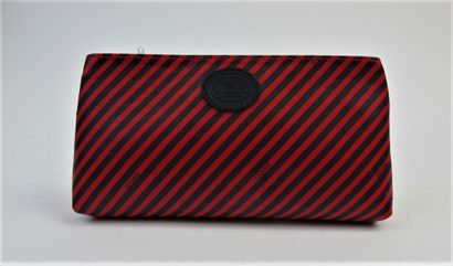 null GUCCI

Red and blue striped coated fabric case

9 x 17.5 cm

In his box 

(As...