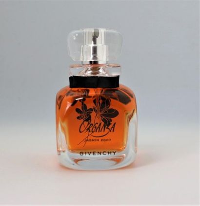 null Givenchy - "Organza Jasmin 2007"
Flacon contenant 60 ml de jasmin d'Egypte....