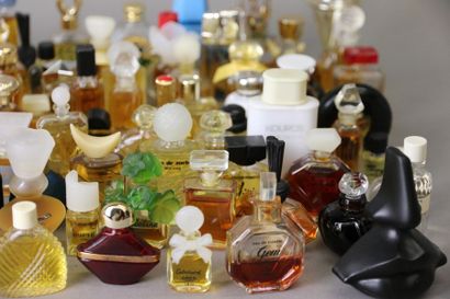 null Divers Parfumeurs (années 1990-2000)
Assortiment de 92 diminutifs parfums des...