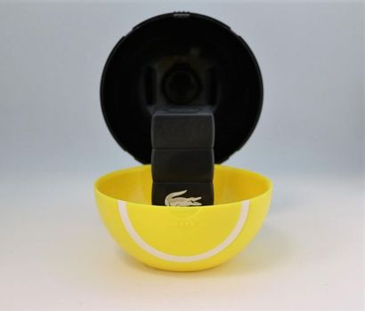 null Lacoste - "Lacoste Challenge"
Flacon contenant 30 ml d'eau de toilette, présenté...