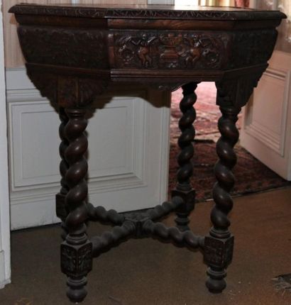 null Quadrangular pedestal table in carved wood, turned legs with spacers.