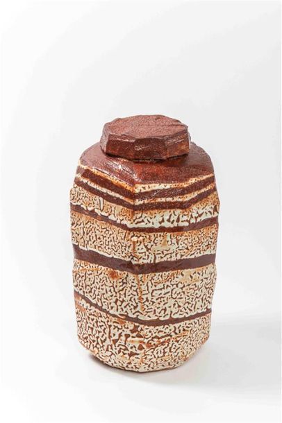 null GEOFFROY Pascal (né en 1951)
Grand vase couvert en grès shino de forme hexagonale...