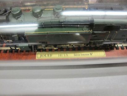 null Club Jouef "Ho"
Presentation on base and tube.
Lot including :
- locomotive...