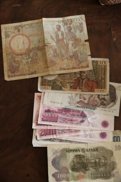 null Ensemble de billets de banque étrangers : Zlotys, 1000 Yen, (Tunisie, grecque,...