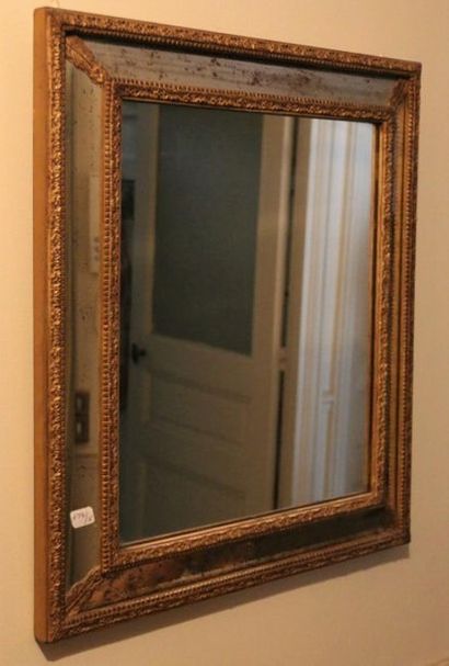 null Miroir à parcloses, en bois doré style Louis XV
60 x 52 cm