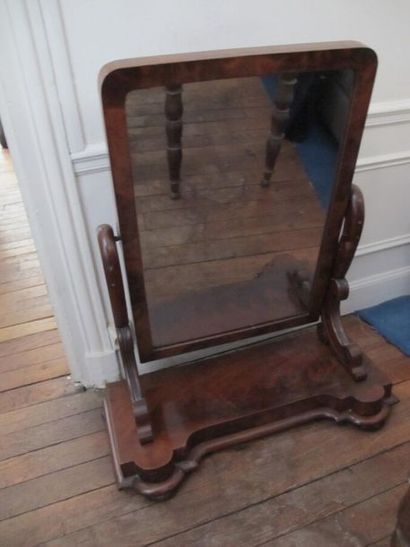 null Mahogany veneer pivoting mirror. 
Restoration period
53 x 47 cm