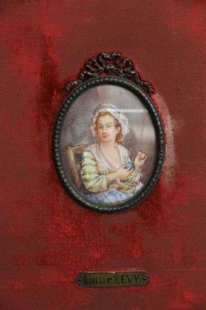 null Miniature ovale, portrait de femme à la couture dans le goût du XVIIIème siècle,...