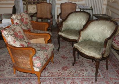 null Deux chaises cannées, deux fauteuils cannés, deux fauteuils de style Louis XV...
