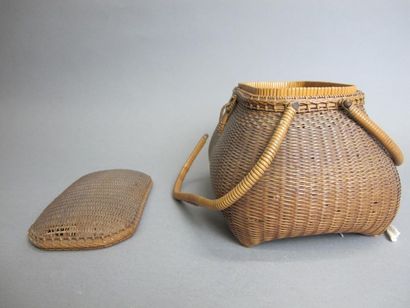 null Panier en osier tressé pour la pêche.
12 x 22 x 13 cm
(manques)