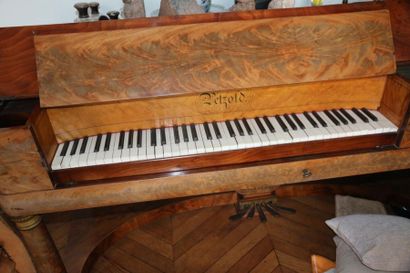 null Piano forte en placage acajou Heltzol, piétement colonnes baguées. (manques)
XIXe...