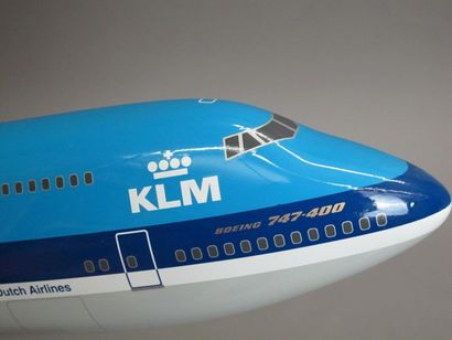 null Maquette de Boeing 747-400 KLM, PH-BFJ, montée sur un présentoir
70x65 cm. 
Maquette...