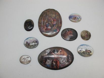 null Neuf miniatures ovales en métal à décor émaillé polychrome de chiens, renard,...