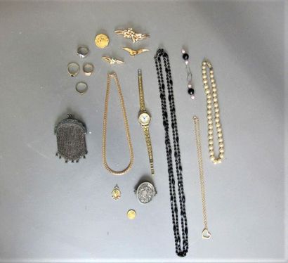 null Lot of costume jewellery: quartz watch, black pearl necklace and earrings, gold...