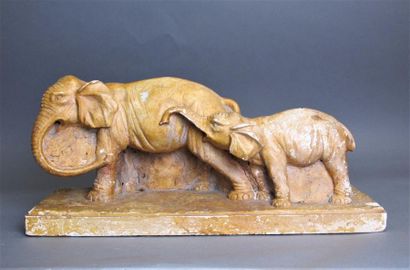 null Travail français vers 1930
Sculpture en platre patiné ocre représentant un éléphant...