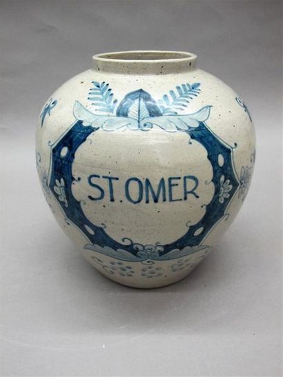 null Grand vase globulaire en grès marqué "ST. OMER".
D.22 - H.28,5 cm
