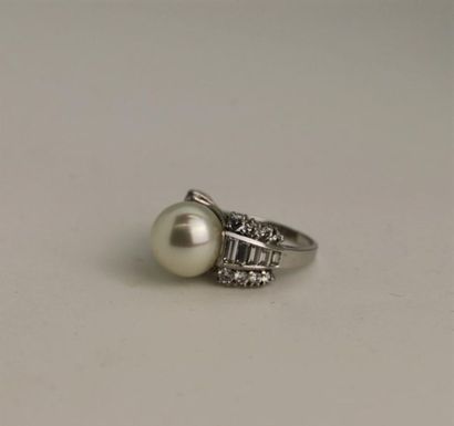null Silver half set with zirconium oxides and fantasy pearls, comprising:
- Pair...