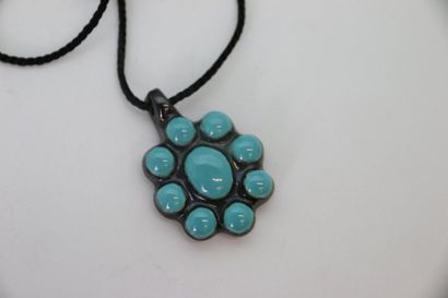 null BAUCHET XXth century
Poly-lobed medallion in turquoise and black enamelled earthenware...