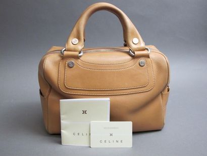 null CELINE 
Handbag in natural leather
L. 27 cm
(Patina of use) and its dust ba...