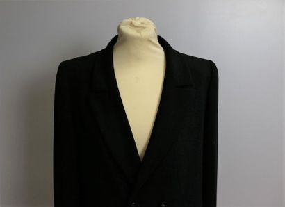 null CHANEL - Spring 1998 Collection
Coat in black wool gabardine, notched shawl...