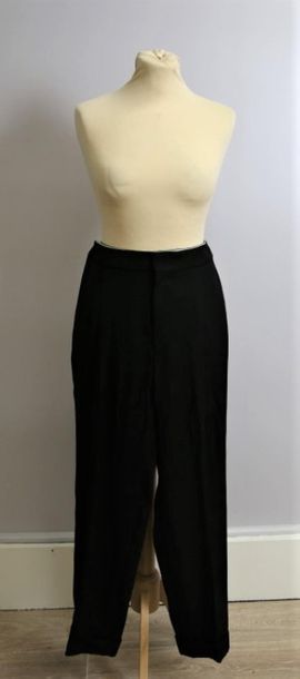 null CHLOE
Wide trousers with black woollen lapels, low waist zip and loops, two...