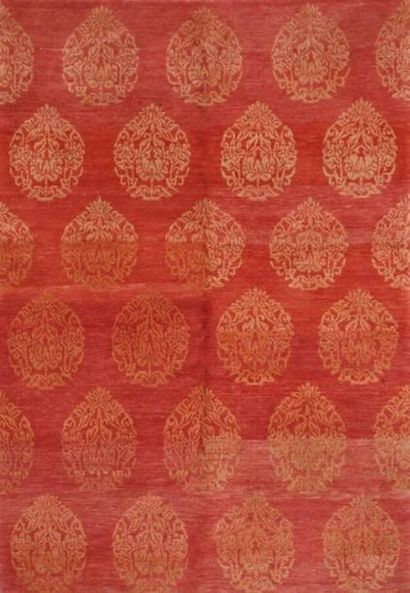 null Original contemporary modern carpet XX 
Wool velvet on cotton foundation 
Red...