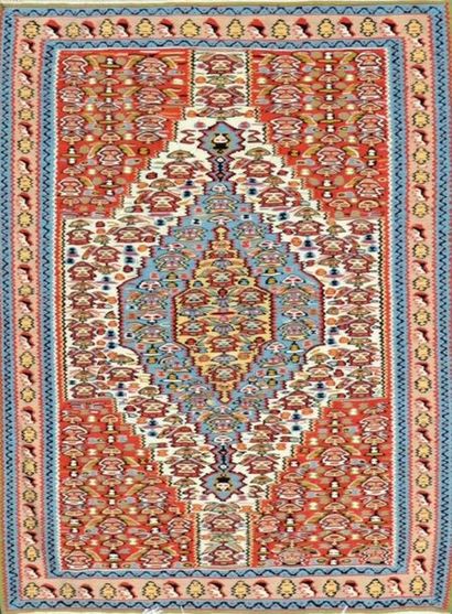 null Fin Kilim Senneh (Iran) vers 1985
Technique de la tapisserie, travail à l'aiguille...