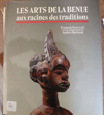 null Allen F. ROBERTS Animals in African Art - 
Francois NEYT. Les Arts de la Benue...