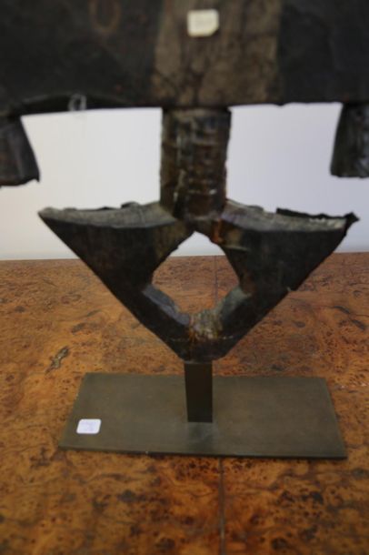 null AFRICA-Kota, Gabon, 20th century. 
Figure guardian of sacred relics. 
Cut copper,...