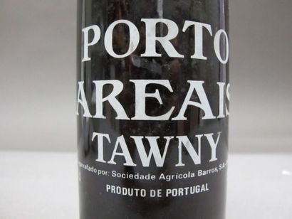 null Une bouteille Porto Areais Tawny.
Instituto do vinho do Porto.
Provenance :...