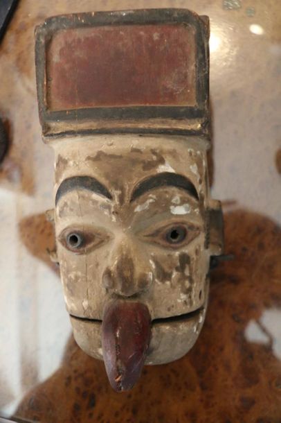 null AFRICA, Nigeria. 
Four Idoma masks, the articulated jaw in patinated wood.
H.39...