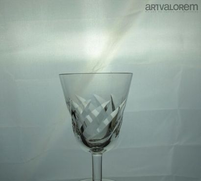 null SAINT LOUIS modèle Bidassoa
Partie de service de verres en cristal taillé comprenant:
-...