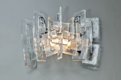 null MURANO

Pair of sconces with interlaced white glass plates on a metal frame....