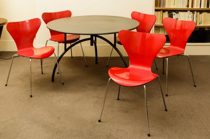 null ARNE JACOBSEN (1902-1971) & FRITZ HANSEN

Suite of five chairs model " n°3107...
