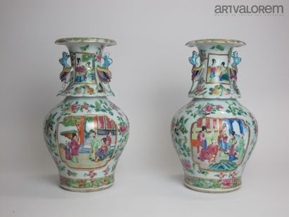CHINE, Canton, XIXème siècle

Paire de Vases...