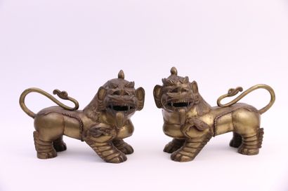 null TIBETAN SINO ART, 20th century

Pair of gilt bronze chimeras depicting standing...