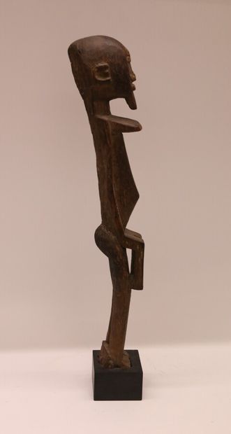 null MALI - DOGON période coloniale vers 1950-1960. 

Statue d'homme debout

H. 63...