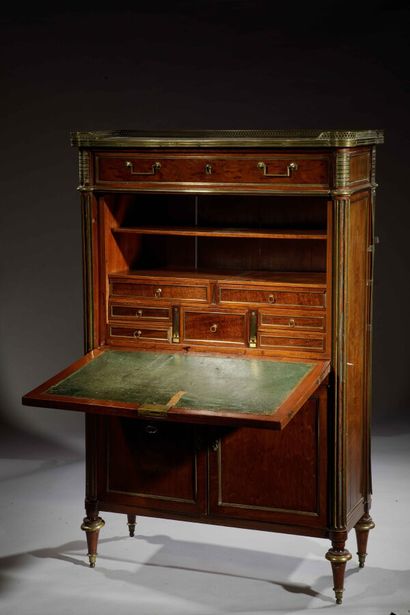 null Mahogany and speckled mahogany veneer secretary with flaps. It opens to a drawer...