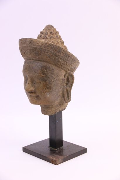 null CAMBODIA, Khmer art of the 12th century

Beige stoneware male deity head with...