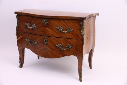 null Veneer master chest of drawers with a flap and a drawer. Gilded bronze ornamentation...