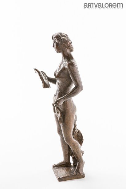 null YENCESSE Hubert (1900-1987)

Singing

Sculpted bronze with light brown patina,...