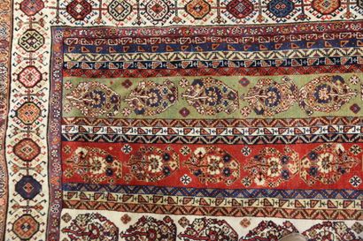 null Original and fine Quasgai (Persia) circa 1870/80

Wool velvet on wool foundations...