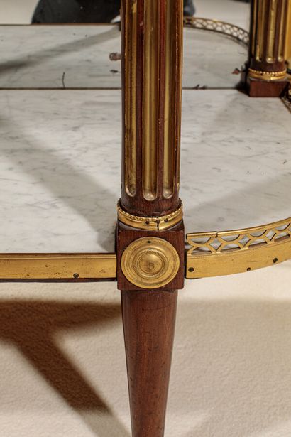 null Middle console in mahogany and mahogany veneer, the top bordered by an openwork...