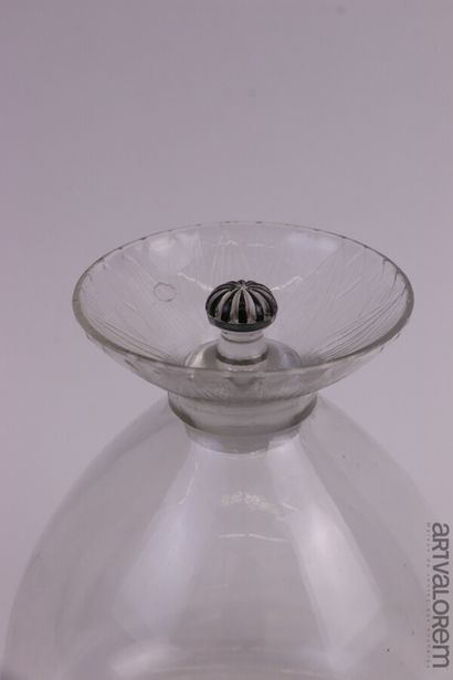null 
René LALIQUE




Cut crystal bottle "Lotus" model, the black enamelled stopper....