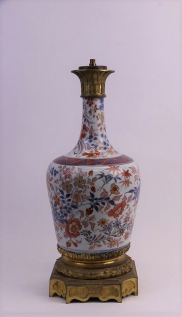 null CHINA, 19th century

Long neck porcelain bottle vase with Imari decoration of...