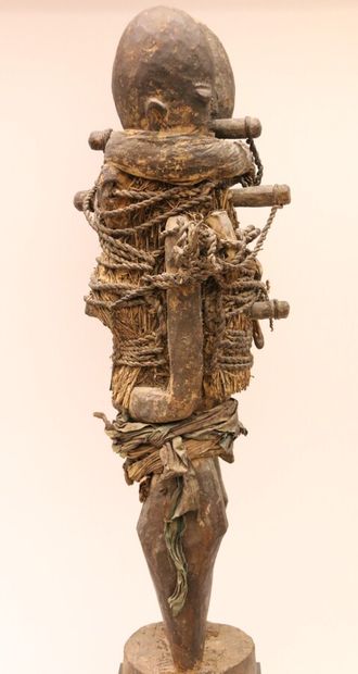 null BENIN - FON 

Statue protectrice Bochio à forte charge magique avec des bouchons,...