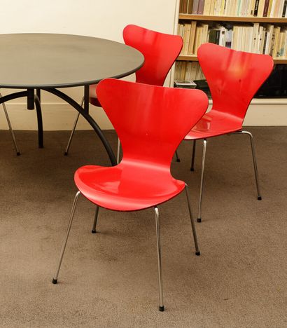 null ARNE JACOBSEN (1902-1971) & FRITZ HANSEN

Suite of five chairs model " n°3107...