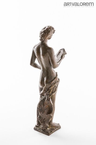 null YENCESSE Hubert (1900-1987)

Le chant

Bronze sculpté à patine brun clair, signé...