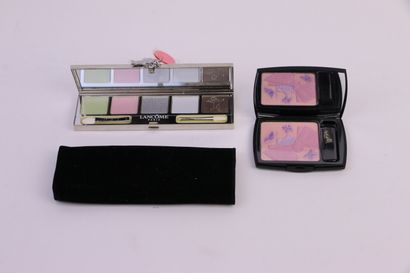 null Lancôme - (years 2010)

Set consisting of a box of "Butterflies Fever" blush...